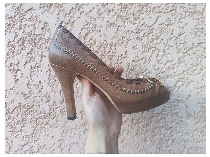 Scarpe con tacco Gucci in pelle marrone - vista 4