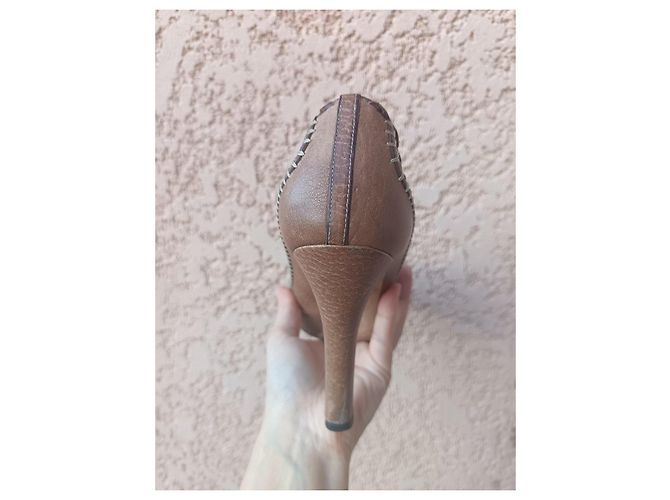 Scarpe con tacco Gucci in pelle marrone - vista 6