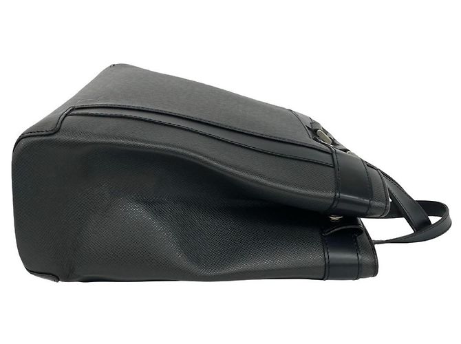 Borsa a mano Louis Vuitton Kasbek PM in pelle Taiga Nero - vista 6