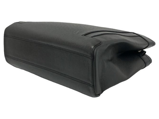 Borsa a mano Louis Vuitton Kasbek PM in pelle Taiga Nero - vista 8