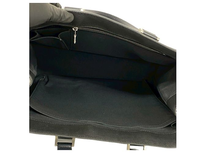 Borsa a mano Louis Vuitton Kasbek PM in pelle Taiga Nero - vista 9