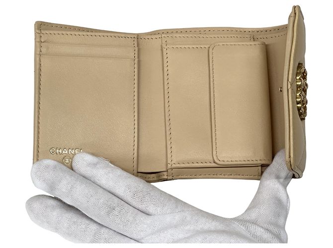 Portafoglio bi-fold Chanel in beige oro D'oro - vista 4