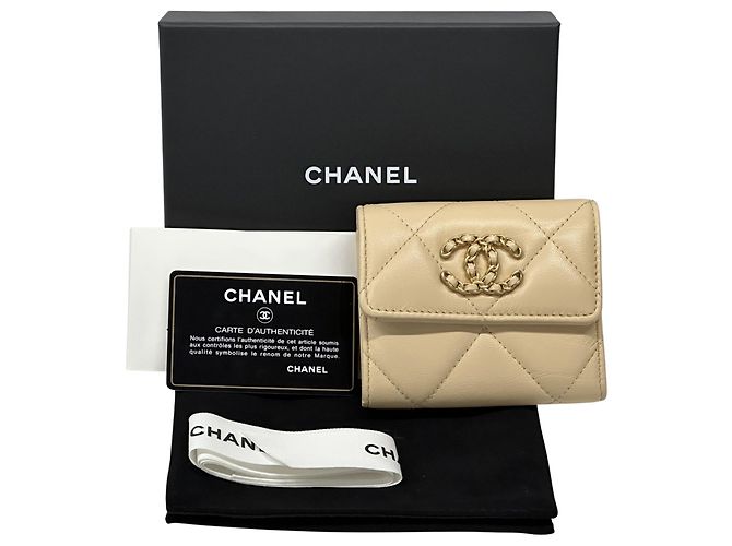 Portafoglio bi-fold Chanel in beige oro D'oro - vista 8