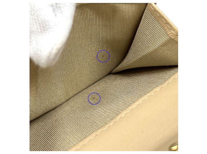 Portafoglio bi-fold Chanel in beige oro D'oro - vista 9