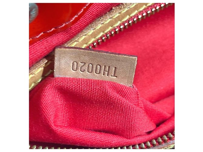 Borsa Tote Verticale Lead MM in Monogram Vernis Louis Vuitton Rosso - vista 11