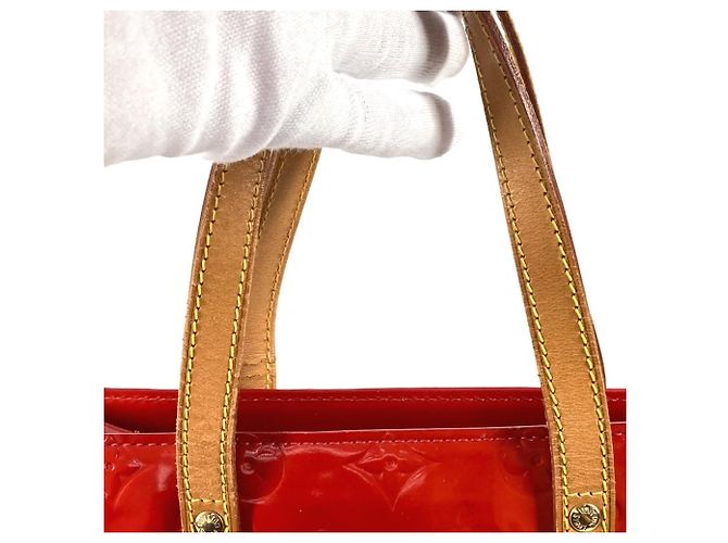Borsa Tote Verticale Lead MM in Monogram Vernis Louis Vuitton Rosso - vista 12