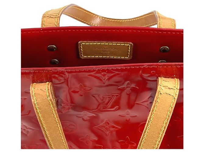 Borsa Tote Verticale Lead MM in Monogram Vernis Louis Vuitton Rosso - vista 14