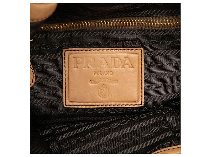 Prada Schultertasche aus braunem Vitello Daino Karamell - Ansicht 5