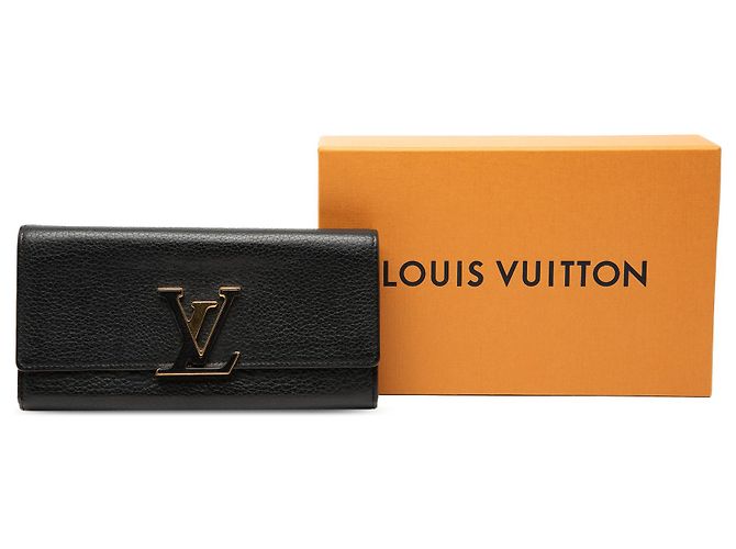 Cartera larga Capucines en taurillon negro Louis Vuitton - vista 9