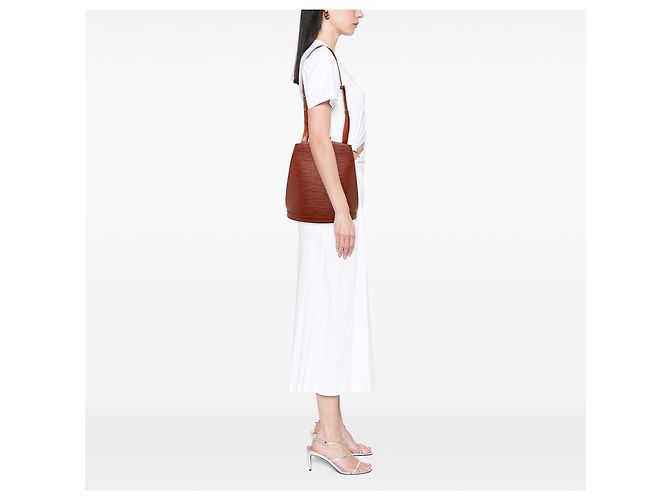 Louis Vuitton Marrone Epi Cluny - vista 7