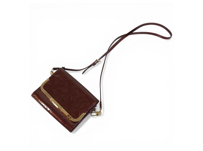 Borsa Clutch Rossmore PM in Monogram Vernis di Louis Vuitton Rosso Porpora - vista 14
