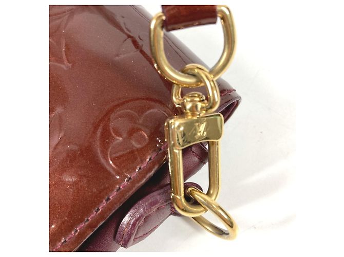 Borsa Clutch Rossmore PM in Monogram Vernis di Louis Vuitton Rosso Porpora - vista 16