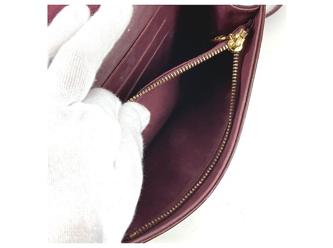 Borsa Clutch Rossmore PM in Monogram Vernis di Louis Vuitton Rosso Porpora - vista 9
