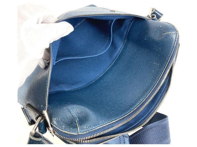 Borsa a tracolla Louis Vuitton Taiga Grigori Blu - vista 11