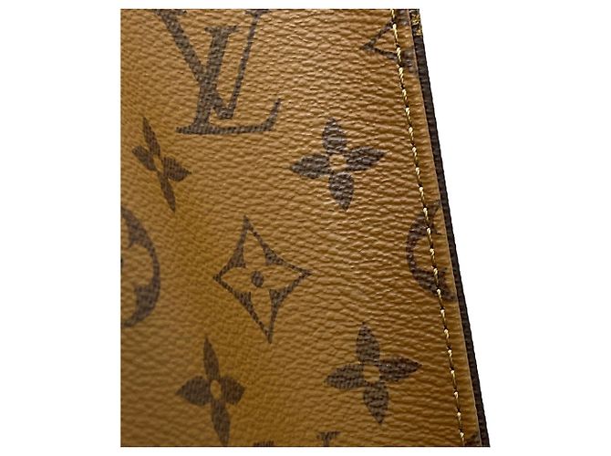 Borsa Tote OnTheGo MM Monogramma Reverse Gigante Louis Vuitton Marrone - vista 7