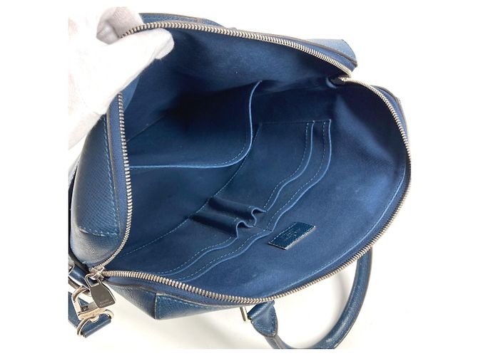 Borsa verticale Taiga Grigori M30213 di Louis Vuitton Blu - vista 13
