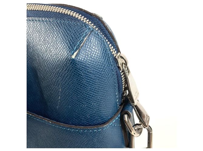Borsa verticale Taiga Grigori M30213 di Louis Vuitton Blu - vista 15