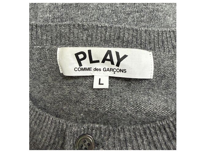 Comme Des Garcons Grau Woll-Cardigan mit Herz-Logo-Patch von Comme Des Garçons Play - Ansicht 4