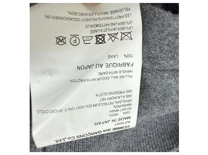 Comme Des Garcons Grau Woll-Cardigan mit Herz-Logo-Patch von Comme Des Garçons Play - Ansicht 5