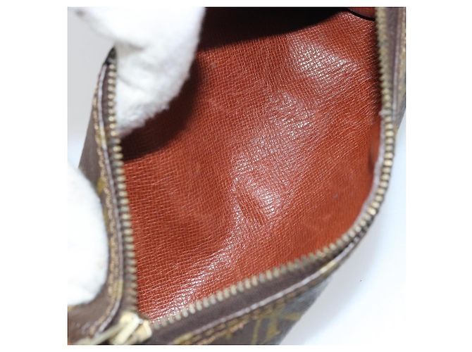 Pochete Papillon Monogram em Lona Mini Louis Vuitton Marrom - vista 5