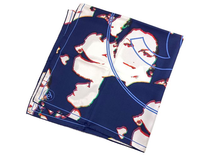 Foulard in seta Chanel Coco Mark in blu navy e bianco - vista 2
