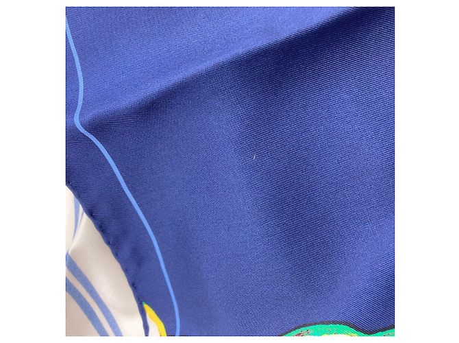 Foulard in seta Chanel Coco Mark in blu navy e bianco - vista 6
