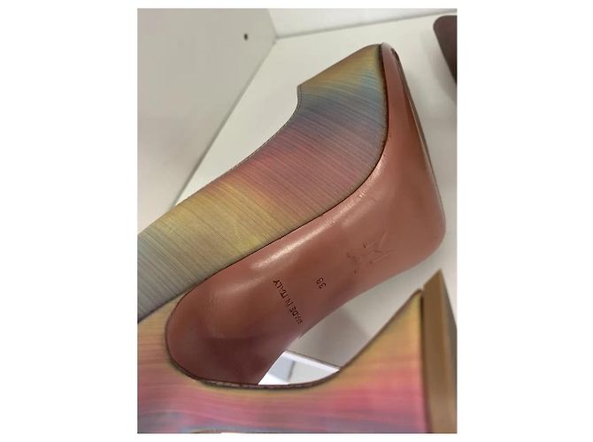 Décolleté Amina Muaddi Multicolore con Punta Affusolata e Tacco a Flauto - vista 6