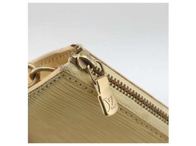 LOUIS VUITTON Pochette Accesorios Epi Vainilla M5294A LV Auth ka3515 - vista 10
