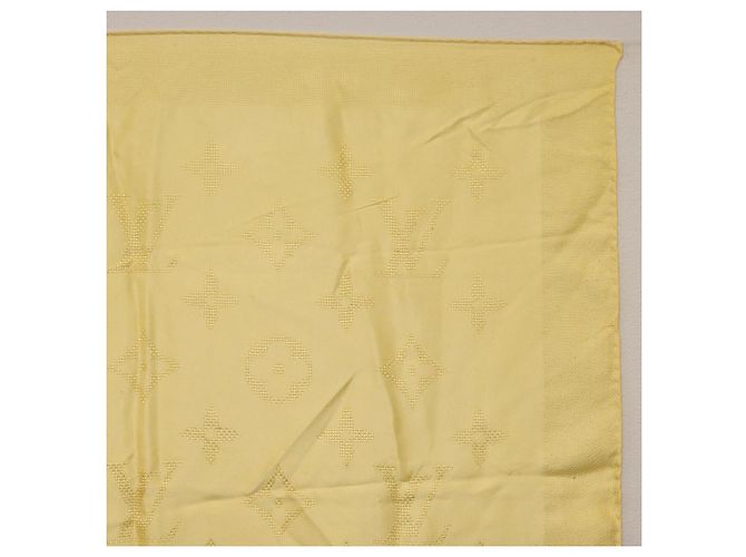 Louis Vuitton Cachecol Monogram de Seda Amarelo LV Auth 174174A - vista 3