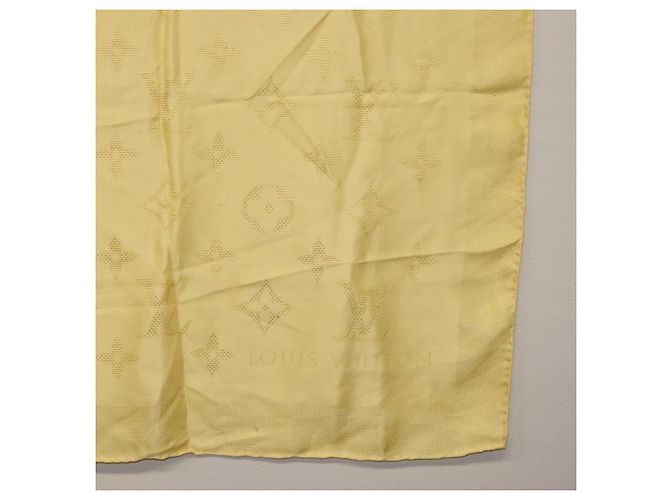 Louis Vuitton Cachecol Monogram de Seda Amarelo LV Auth 174174A - vista 5