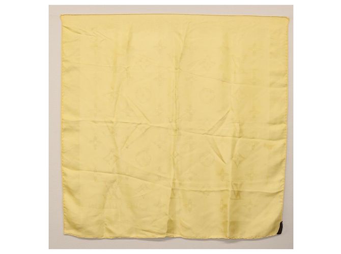 Louis Vuitton Cachecol Monogram de Seda Amarelo LV Auth 174174A - vista 7