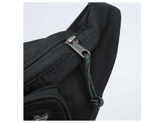 Borsa Body BALENCIAGA in nylon nero 482389 Auth BA11367 - vista 10
