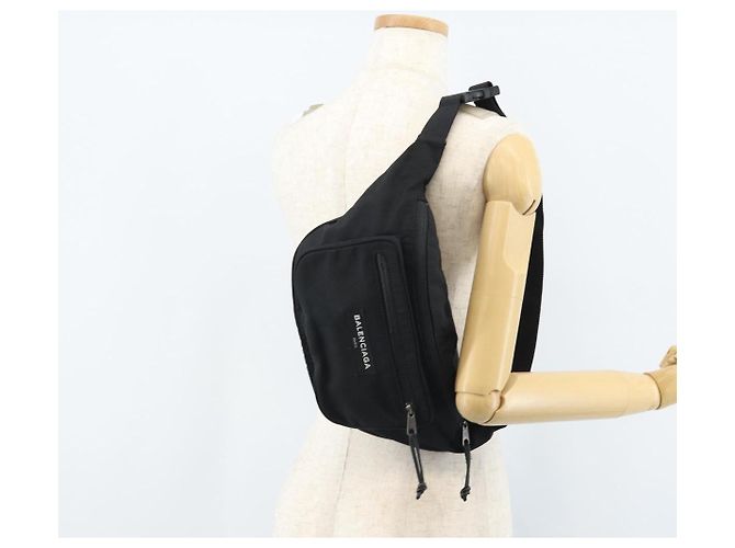 Borsa Body BALENCIAGA in nylon nero 482389 Auth BA11367 - vista 24