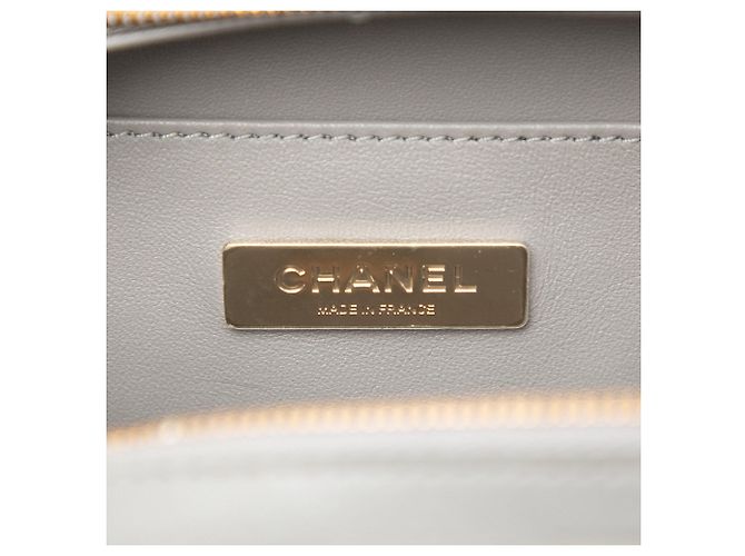 Chanel Pequeño CC Matelassé Cuero de ternera asa superior Vanity Convertible Gris - vista 5