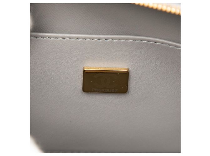 Chanel Pequeño CC Matelassé Cuero de ternera asa superior Vanity Convertible Gris - vista 6