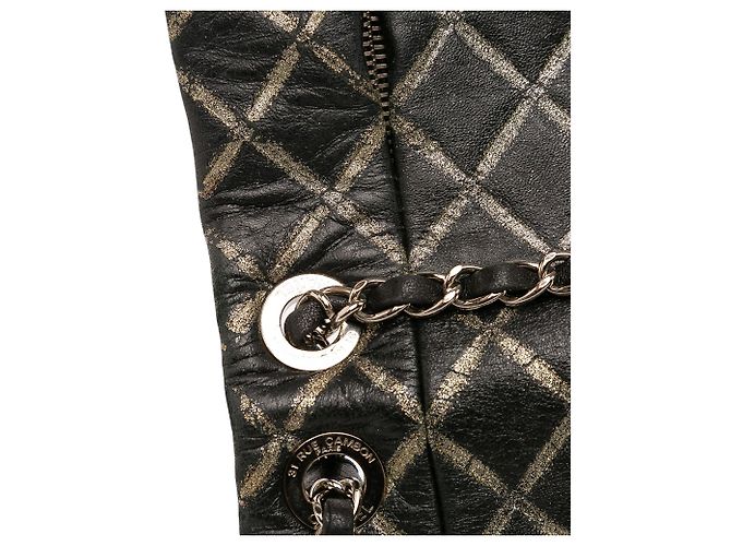 Chanel Matelassé Metallico Distressed Pelle d'Agnello CC Cristallo con Patta Nero - vista 10