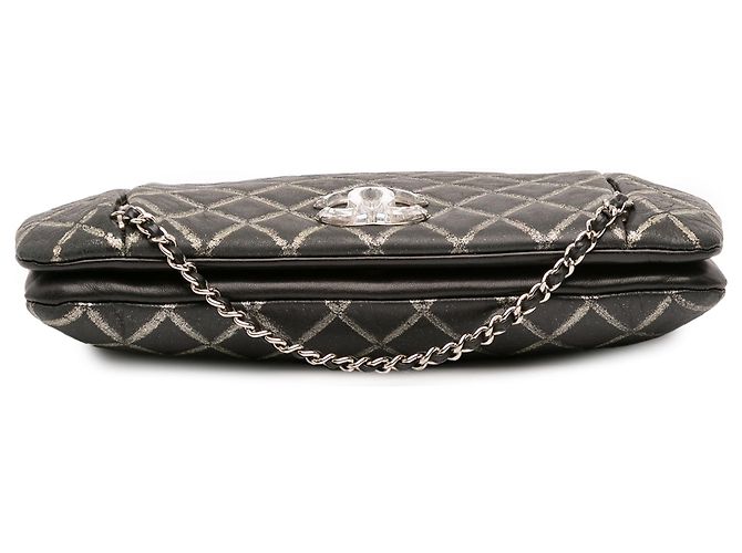 Chanel Matelassé Metallico Distressed Pelle d'Agnello CC Cristallo con Patta Nero - vista 3