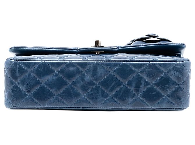 Chanel Media Classica Pelle di Vitello Lucida Camelia Doppio Ribalta Blu - vista 3