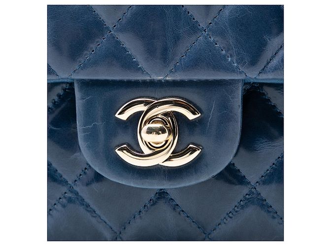Chanel Media Classica Pelle di Vitello Lucida Camelia Doppio Ribalta Blu - vista 5