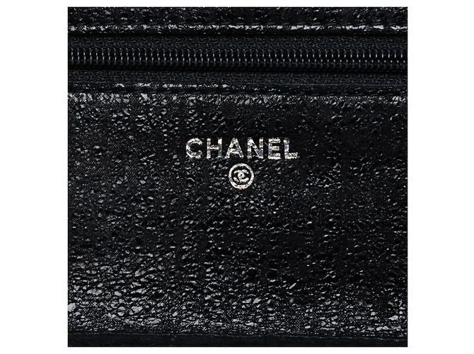 Wallet On Chain Cartera con cadena de cuero charolado acolchado Chanel CC Negro - vista 5