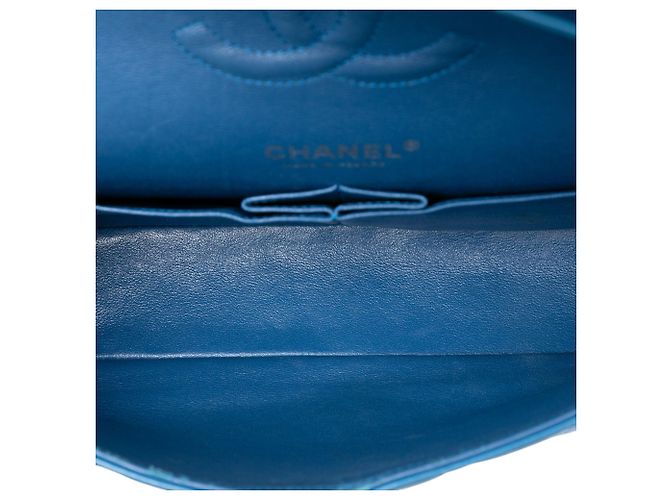 Chanel Medium Classic Pelle di vitello Doppio ribalta Blu - vista 4
