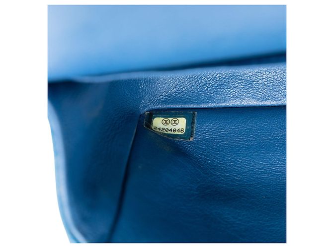 Chanel Medium Classic Pelle di vitello Doppio ribalta Blu - vista 5