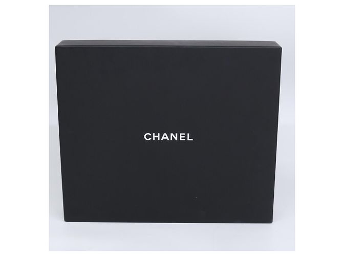 Stola in cashmere Chanel in nero e avorio Crudo - vista 9