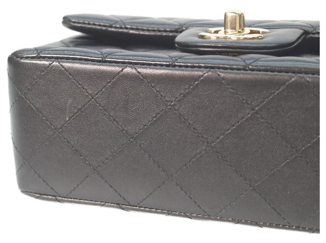 Timeless Borsa a Spalla Mini Matelassé in Pelle di Agnello Chanel Nero - vista 6