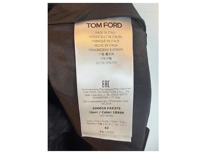 Bermuda de cetim preto com acabamento Tom Ford - vista 4