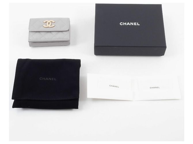 Billetera compacta de piel de caviar Chanel con tres pliegues Gris - vista 16