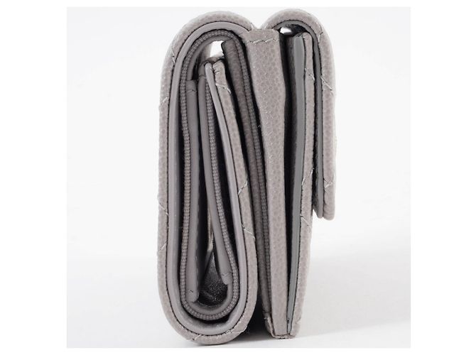 Billetera compacta de piel de caviar Chanel con tres pliegues Gris - vista 5