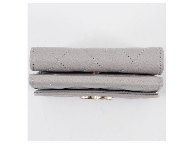 Billetera compacta de piel de caviar Chanel con tres pliegues Gris - vista 7