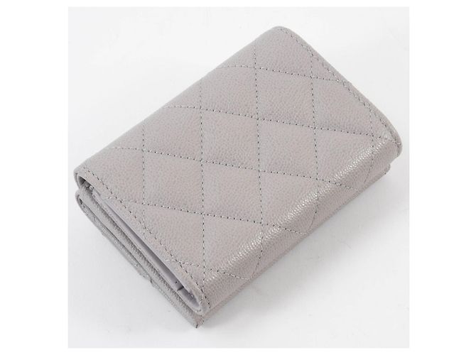 Billetera compacta de piel de caviar Chanel con tres pliegues Gris - vista 9
