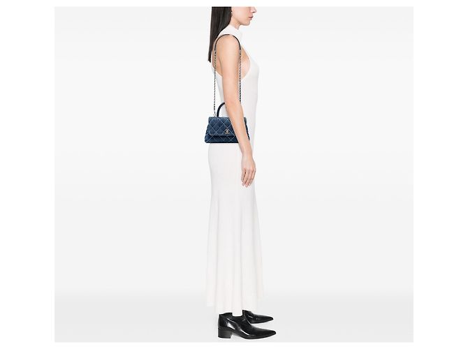 Coco Handle Chanel Blaue kleine gesteppte Denim Coco Handtasche - Ansicht 7